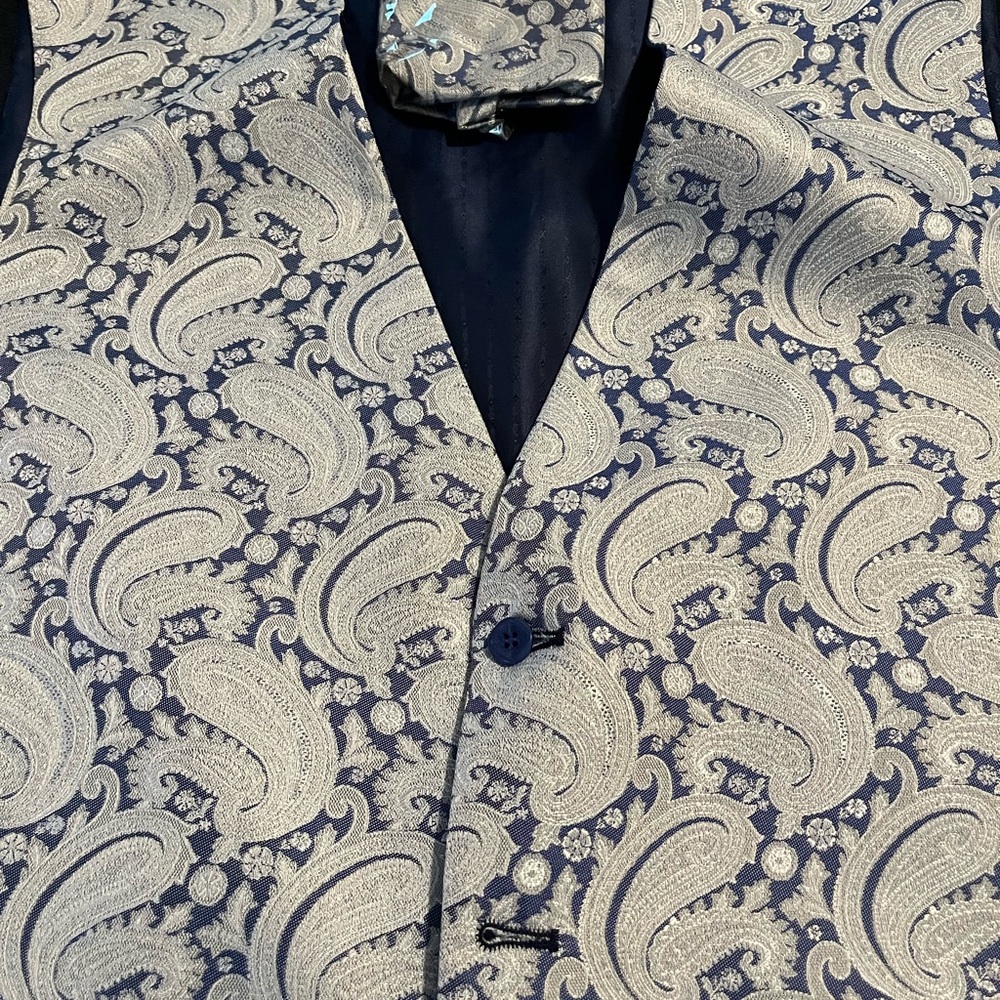 Men Brocade Reversible Vest and Pocket Square Set.